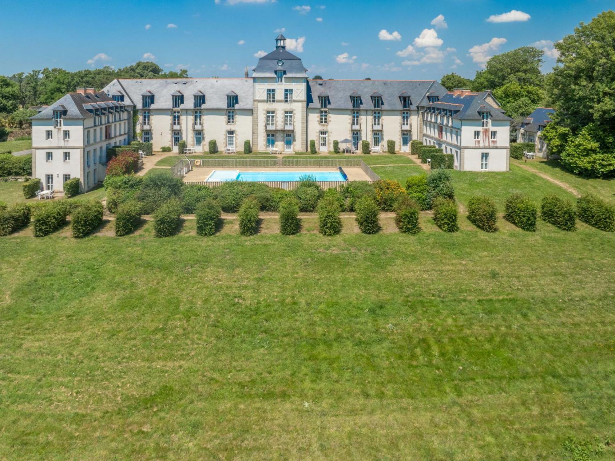 Apartment Le Chateau De Kergonano-13 By Interhome Baden Exterior foto