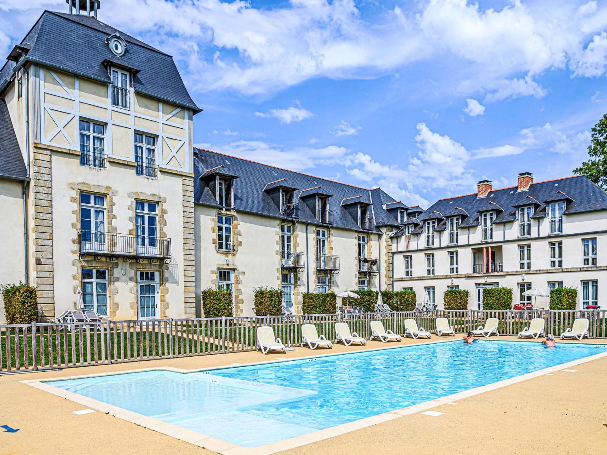 Apartment Le Chateau De Kergonano-13 By Interhome Baden Exterior foto