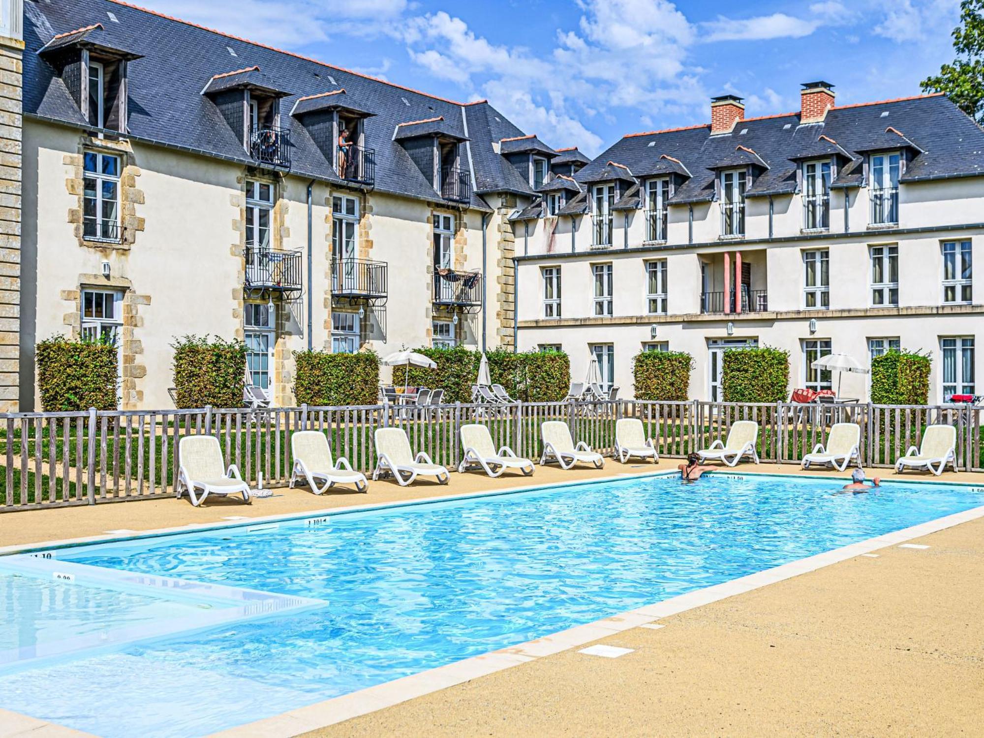 Apartment Le Chateau De Kergonano-13 By Interhome Baden Exterior foto